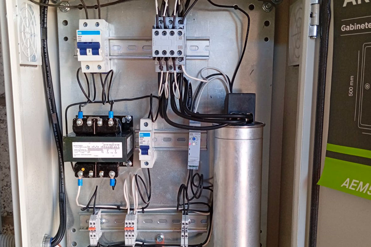 Ingeniería para capacitor semifijo para el sector de invernaderos 12.5 KVARH