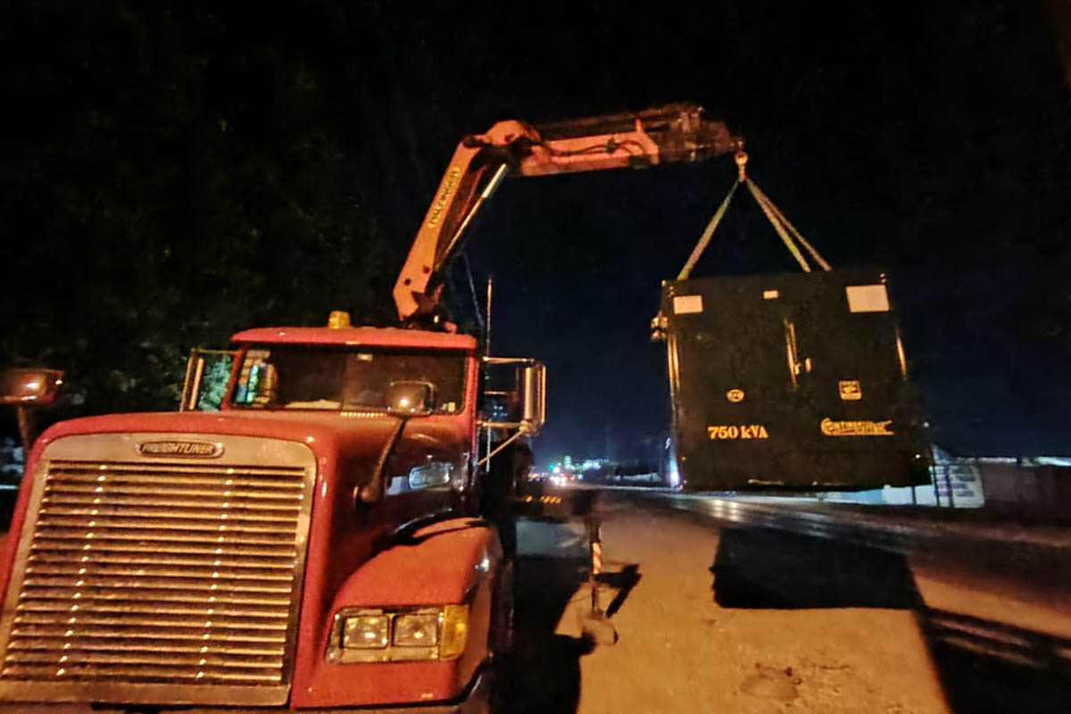 Recepción de transformador eléctrico en un centro de distribución